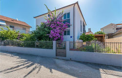 Beautiful home in Zadar w/ 6 Bedrooms