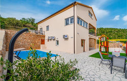 Nice home in Modric w/ Outdoor swimming pool and 4 Bedrooms