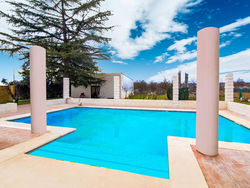 Lavish Villa in Villamuriel de Cerrato with Swimming Pool