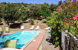 Amazing home in Pierrerue w/ Outdoor swimming pool, WiFi and 3 Bedrooms