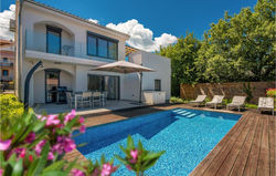Stunning home in Malinska w/ Outdoor swimming pool, WiFi and 3 Bedrooms