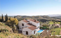 Beautiful home in Mijas w/ WiFi, Outdoor swimming pool and 5 Bedrooms