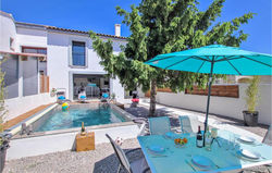 Awesome home in Salon de Provence w/ Outdoor swimming pool, WiFi and 2 Bedrooms