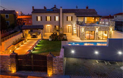 Awesome home in Valtura w/ WiFi, Outdoor swimming pool and Heated swimming pool