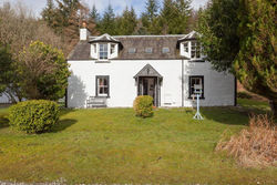 Spacious, characterful property nestled on an estate in beautiful Comrie perfect for large families and celebrations