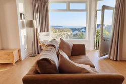 24 CLIFF APARTMENT-3 BED-GROUND FLOOR-SEA VIEWS