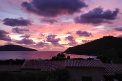 Demi villa à 500m de la plage avec vue sur mer.