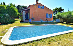Stunning home in Rognonas with WiFi, Outdoor swimming pool and 2 Bedrooms