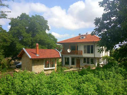 Бялата къща Калугерица
