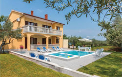 Nice home in Vodnjan w/ Outdoor swimming pool and 7 Bedrooms