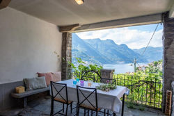 Little country house in an authentic village of Lake Como. Patio and lake view
