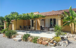 Awesome home in Salles d'Aude with WiFi, Outdoor swimming pool and 4 Bedrooms