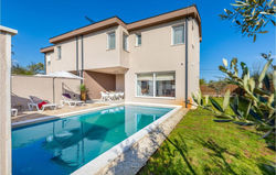 Awesome home in Segotici with WiFi, Outdoor swimming pool and 4 Bedrooms