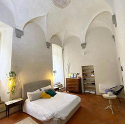 CLAUDIA SUITE: LOFT ROMANTICO NEL CUORE DI AREZZO