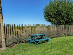 Welcoming Farmhouse with Fenced Garden near Lake in Vleteren