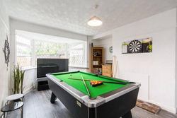 Hollington House with Games room, Parking and Gardens