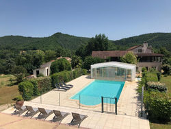 Rez de Piscine, 10 Personnes - RÊVE DE PAPILLON et À L'étage, 5 Personnes - NID D'ÉTOILES, Il s'agit bien de deux gîtes individuels qui sont reliés par un escalier interne, cela permet a une grande famille de louer les deux gîtes