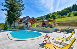 Awesome home in Piscanovec with Outdoor swimming pool and 3 Bedrooms