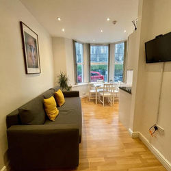 Bute Park Apartment w/ Heating + Private Bathroom