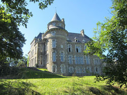 main building of a castle in the valley of Aisne