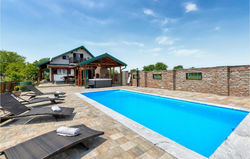 Awesome home in Prugovac with Outdoor swimming pool, Jacuzzi and 3 Bedrooms