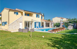 Stunning home in Naselje Muzini with Outdoor swimming pool, Sauna and 5 Bedrooms