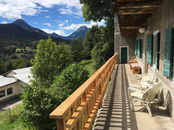 La casa del Noce, immersa nel verde delle Dolomiti