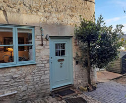 Market Place Cottage, Tetbury, Cotswolds Grade II Central location