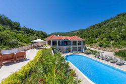 Villa Karbuni Deluxe - 7 Bedroom Villa - Sea and Beach Views - Perfect for Larger Groups