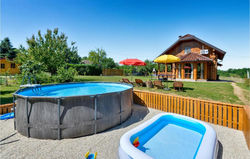 Nice home in Vinogradi Ludbreski with WiFi, Outdoor swimming pool and 2 Bedrooms