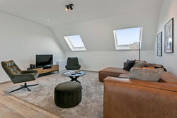 New and modern spacious 3 bedroom apartment with private double garage