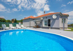 Holiday Home Flora with pool, for 6 guests