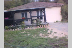 F1 noir/anis, avec terrasse couverte et jardin (E)