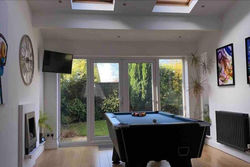 Modern Detached House Sleeps 8 with Pool Table