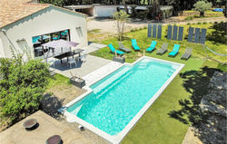 Nice home in Rognes with Outdoor swimming pool, WiFi and 4 Bedrooms