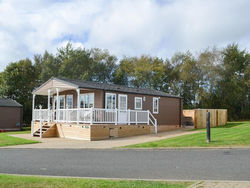 Aintree Lodge - Hot Tub - Northumberland