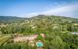 Amazing home in Cortona with Outdoor swimming pool, WiFi and 8 Bedrooms