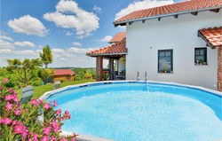 Nice home in Varazdinske Toplice with WiFi, Outdoor swimming pool and 2 Bedrooms