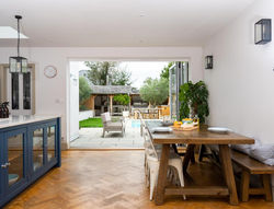 The Poplars Town House in Cowes with heated pool