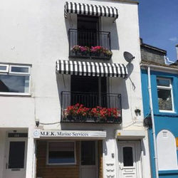 Teign Townhouse within reach of the beach sleeps 7