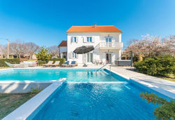Spacious villa Vito with large pool
