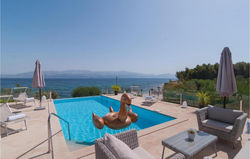 Stunning home in Sutivan with Outdoor swimming pool, Heated swimming pool and 3 Bedrooms