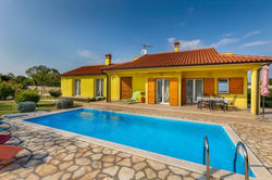 Delightful villa with pool for 6 persons