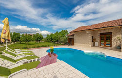 Stunning home in Zadar with Outdoor swimming pool, WiFi and 3 Bedrooms