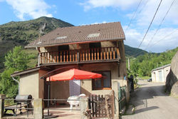 Maison de charme calme entourée de montagne