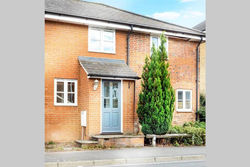 NEW - Immaculate 2 bed House with parking