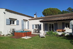 Villa calme, grand jardin, jacuzzi, linge fourni