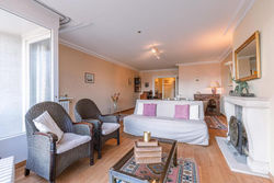 Cozy classic apartment with parking in Knokke center