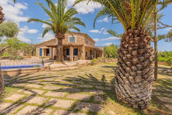 EcoFinca Hortella, rustic house with pool and gardens