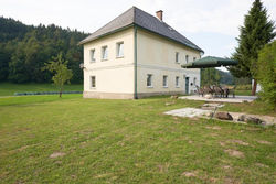 Landhaus - umgeben von Bergen und Seen und um die Ecke die Stadt